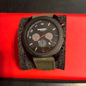 DIESEL DZ4189 WATER RESISTANT WATCH WITH HEAVY DUTY BAND